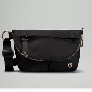 Lululemon ALL NIGHT FESTIVAL BAG *MICRO